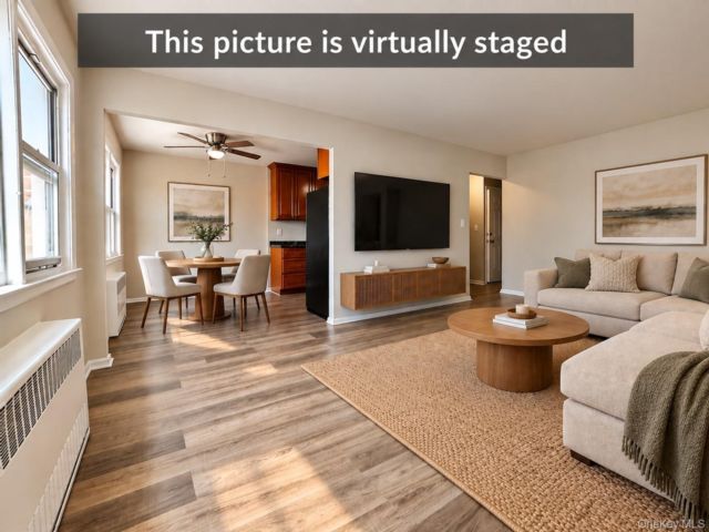  3 BR,  1.00 BTH &nbsp;Colonial style home in Bayside