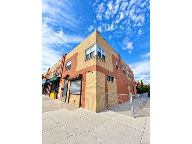 Studio,  0.00 BTH &nbsp;Commercial style home in Elmhurst