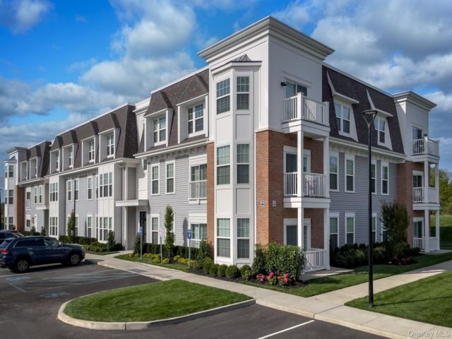  2 BR,  2.00 BTH &nbsp;Includes legal  style home in Central Islip