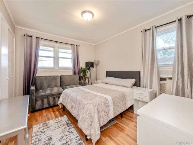 [PHOTO]