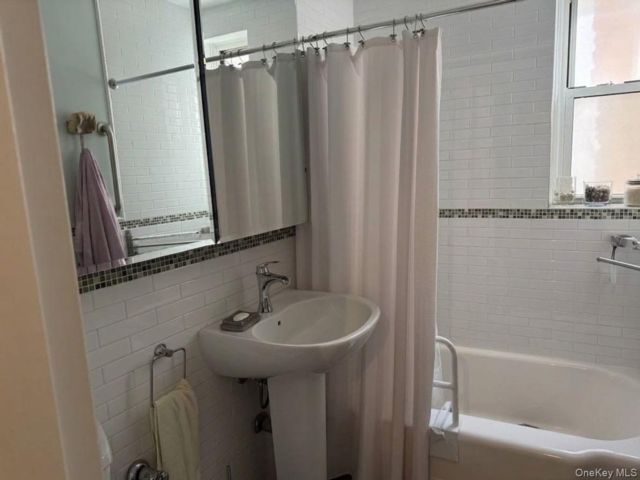 [PHOTO]