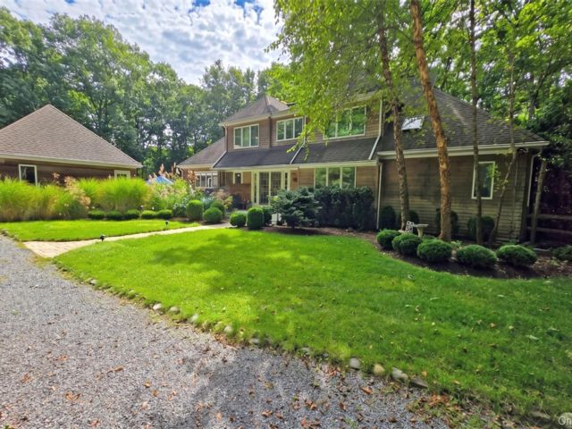  4 BR,  4.00 BTH &nbsp;Contemporary style home in Water Mill