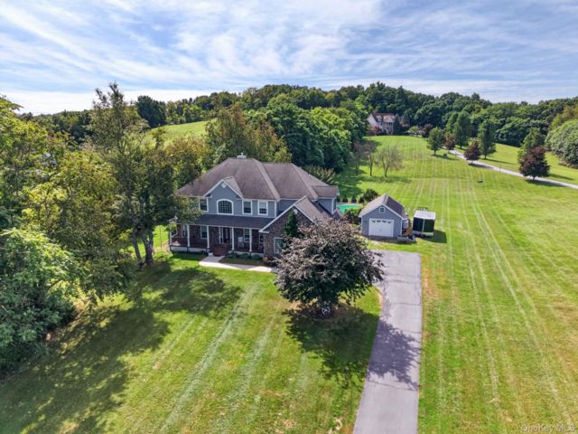  5 BR,  4.00 BTH &nbsp;Colonial style home in Westtown
