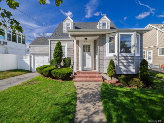  3 BR,  1.00 BTH &nbsp;Cape cod style home in Baldwin