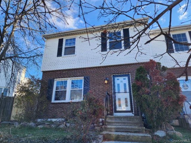  3 BR,  2.00 BTH &nbsp;House style home in Beacon