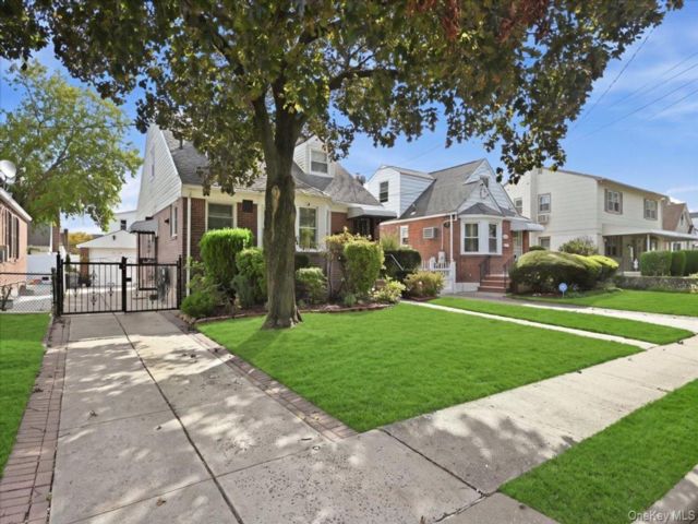 4 BR,  3.00 BTH &nbsp;Cape cod style home in Elmont