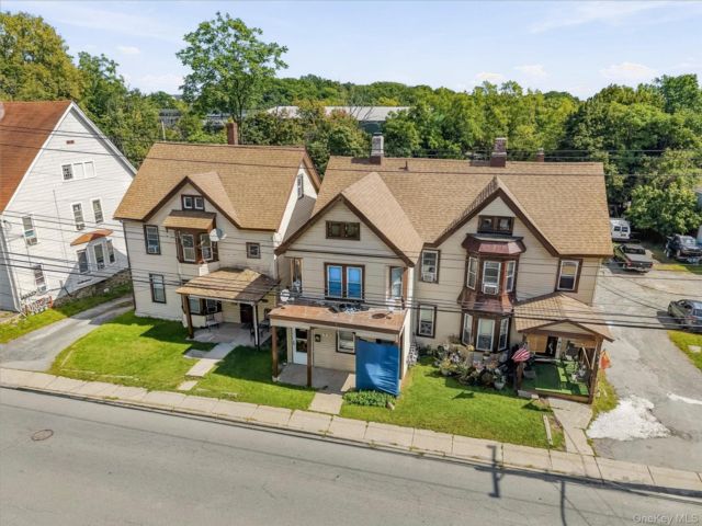  8 BR,  4.00 BTH &nbsp;Colonial style home in Middletown