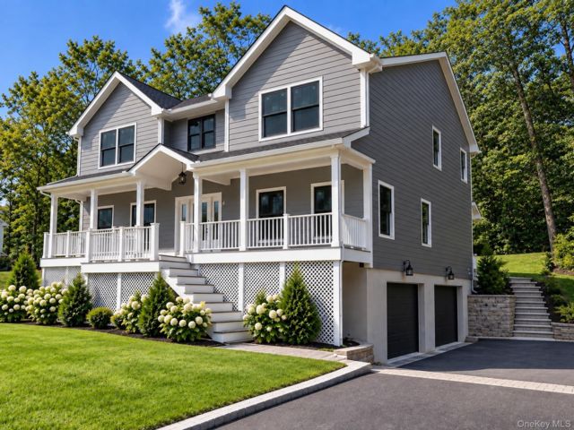  4 BR,  3.00 BTH &nbsp;Post modern style home in Saint James