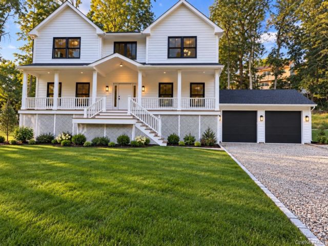  4 BR,  3.00 BTH &nbsp;Post modern style home in Saint James