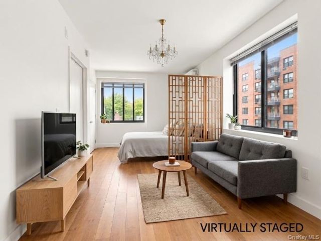Studio,  1.00 BTH &nbsp;Mid rise style home in Elmhurst
