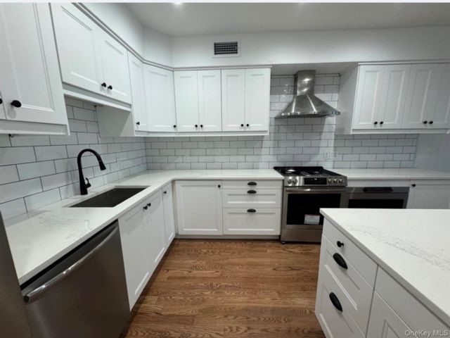  2 BR,  2.00 BTH &nbsp;Other style home in Huntington