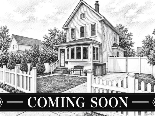  3 BR,  2.00 BTH &nbsp;A-frame style home in Hempstead