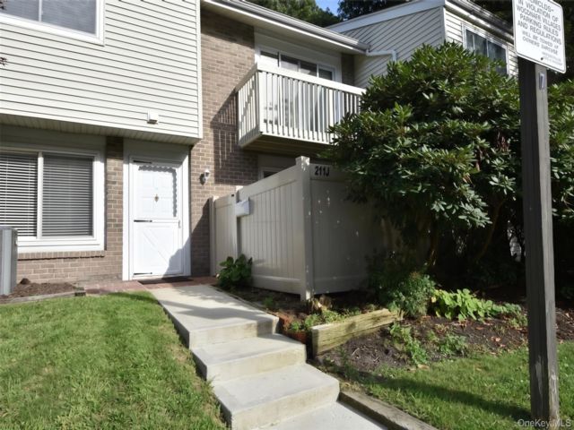  2 BR,  2.00 BTH &nbsp;Condo style home in Holbrook