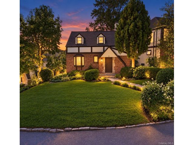  2 BR,  2.00 BTH &nbsp;Tudor style home in Yonkers