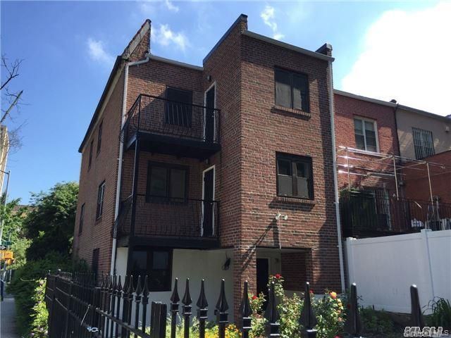  4 BR,  2.00 BTH &nbsp;House style home in Forest Hills