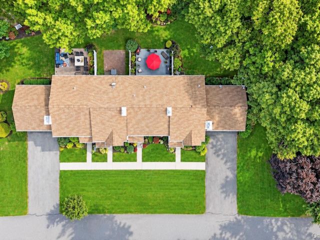  3 BR,  3.00 BTH &nbsp;Condo style home in Yaphank