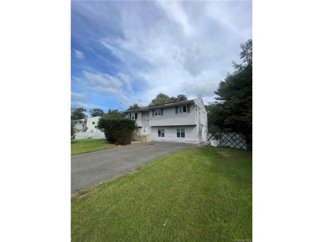  6 BR,  3.00 BTH &nbsp;Hi ranch style home in Brentwood