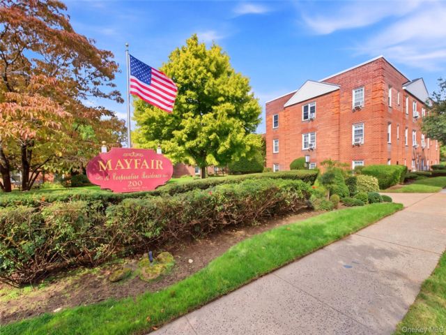  1 BR,  1.00 BTH &nbsp;Garden style home in Rockville Centre