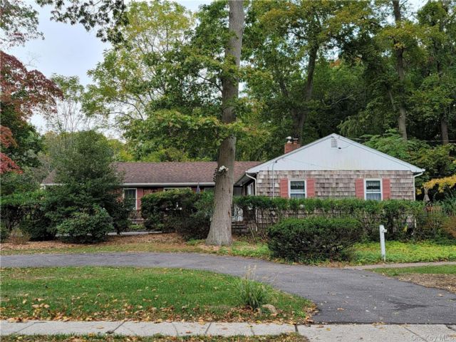  4 BR,  4.00 BTH &nbsp;Includes legal  style home in Shoreham