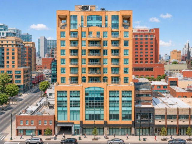 Studio,  0.00 BTH &nbsp;Commercial style home in Flushing