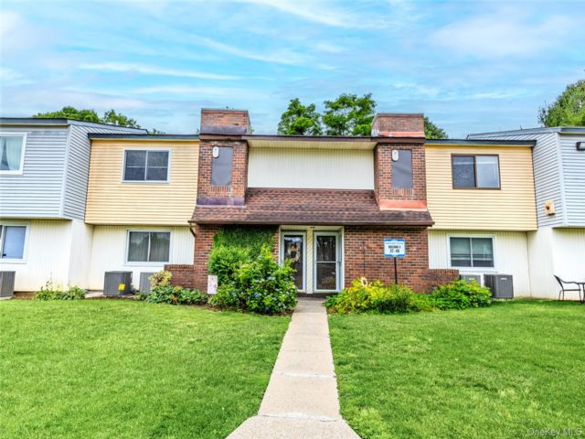  2 BR,  1.00 BTH &nbsp;Garden style home in Coram