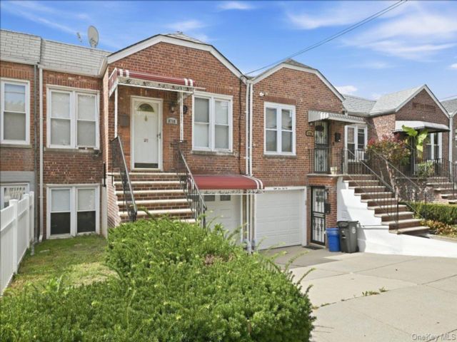  3 BR,  2.00 BTH &nbsp;Other style home in Floral Park