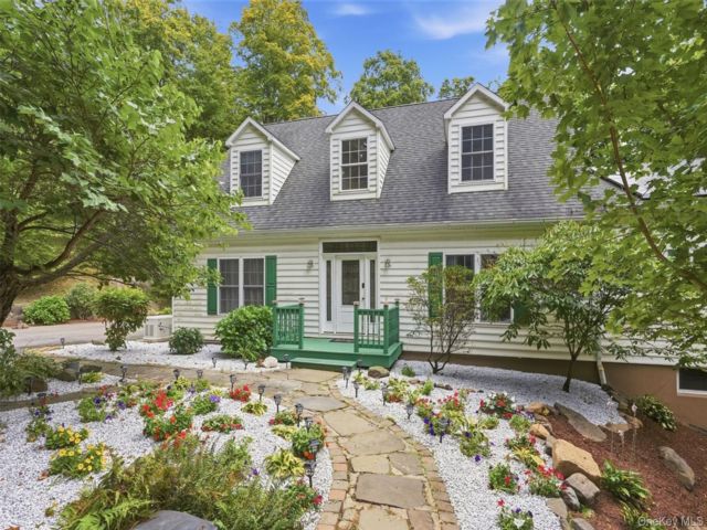  3 BR,  3.00 BTH &nbsp;Cape cod style home in Ulster Park