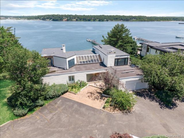  5 BR,  6.00 BTH &nbsp;Contemporary style home in Sands Point