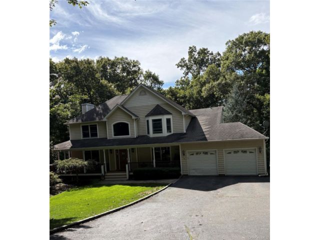 4 BR,  3.00 BTH &nbsp;Victorian style home in Wading River
