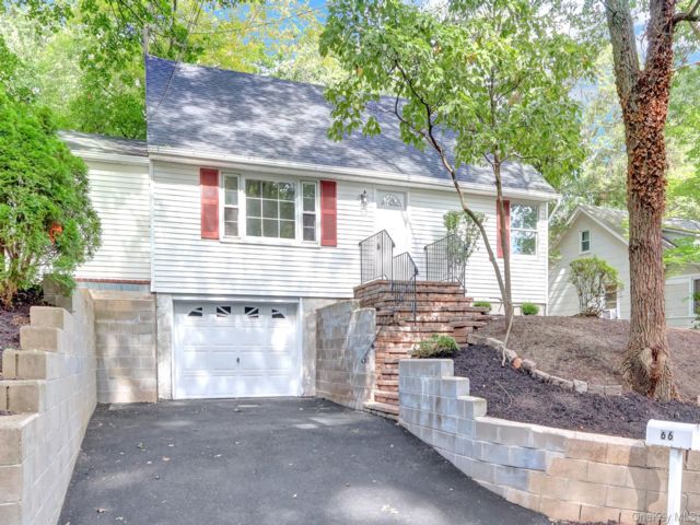 3 BR,  2.00 BTH &nbsp;Cape cod style home in East Setauket
