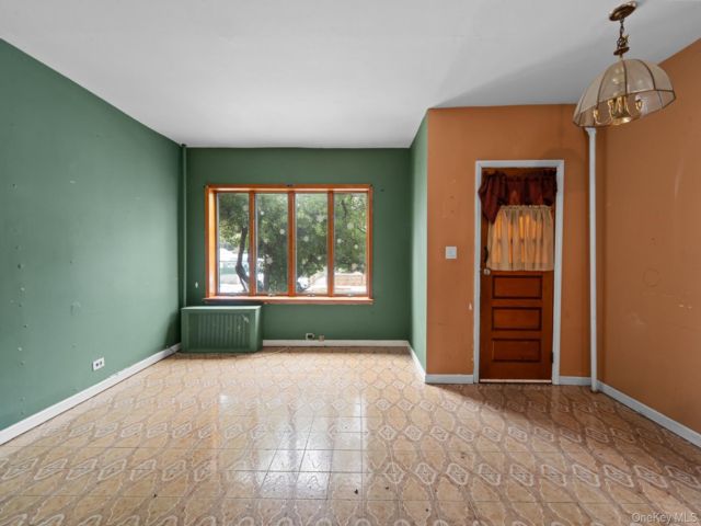  4 BR,  2.00 BTH &nbsp;House style home in Mill Basin