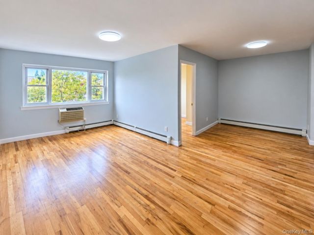  3 BR,  2.00 BTH &nbsp;Traditional style home in Astoria