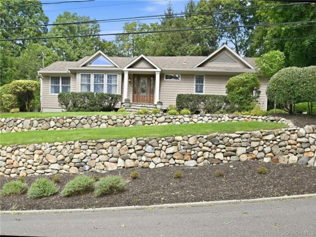  3 BR,  3.00 BTH &nbsp;Ranch style home in Stony Brook