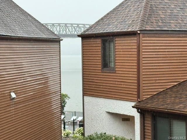 [PHOTO]
