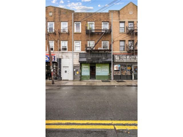 Studio,  0.00 BTH &nbsp;Commercial style home in Far Rockaway