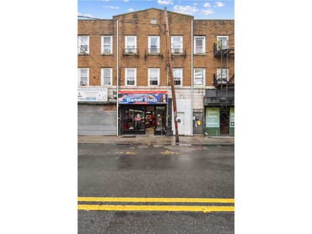 Studio,  0.00 BTH &nbsp;Commercial style home in Far Rockaway