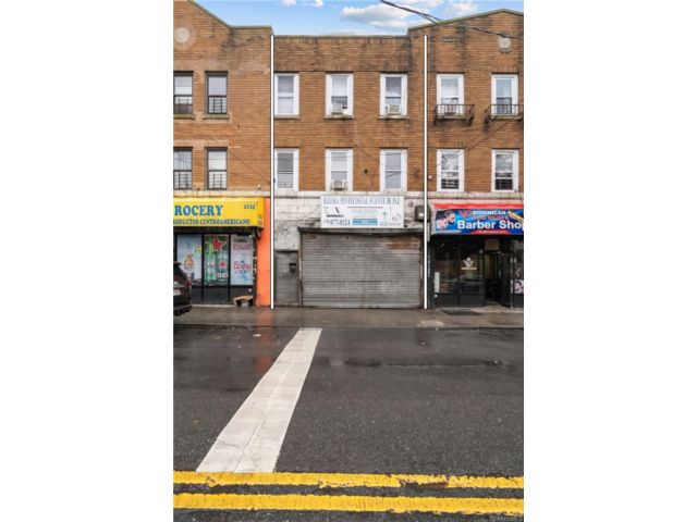 Studio,  0.00 BTH &nbsp;Commercial style home in Far Rockaway