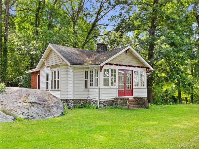  2 BR,  1.00 BTH &nbsp;Cottage style home in Croton-on-hudson