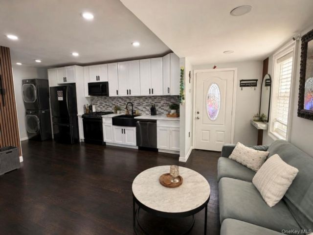  3 BR,  1.00 BTH &nbsp;Traditional style home in Far Rockaway