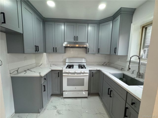 [Richmond Hill Real Estate, listing number 7346040]