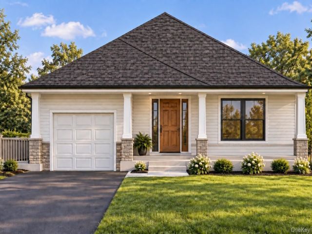  3 BR,  2.00 BTH &nbsp;Ranch style home in Port Jefferson Station