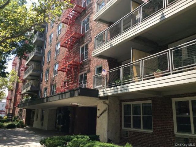 Studio,  1.00 BTH &nbsp;Mid rise style home in Flushing