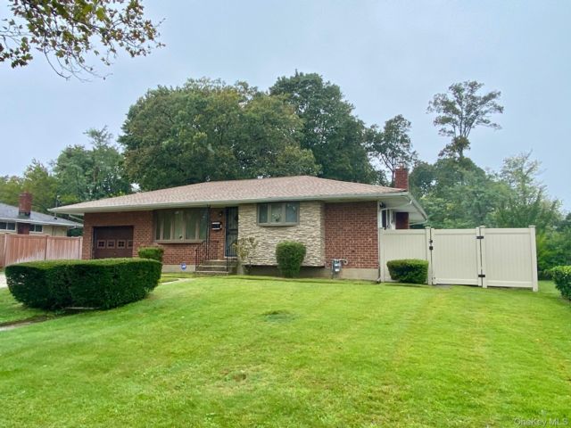  3 BR,  1.00 BTH &nbsp;Ranch style home in Commack