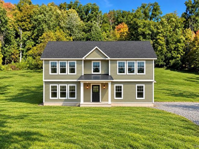 4 BR,  3.00 BTH &nbsp;Colonial style home in Otisville