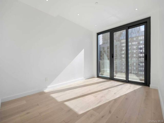  2 BR,  2.00 BTH &nbsp;High rise style home in Long Island City