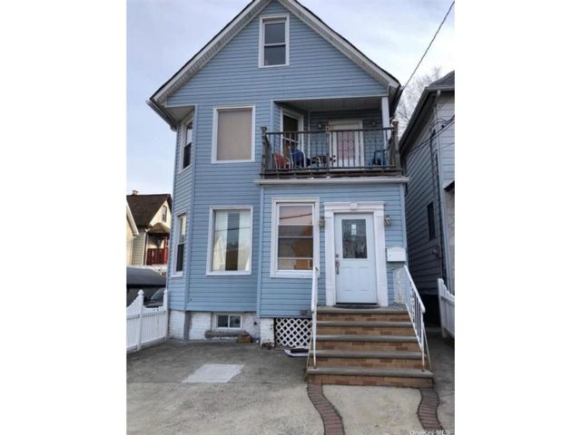  4 BR,  2.00 BTH &nbsp;House style home in West Brighton