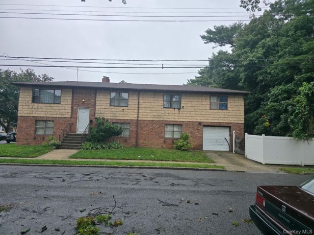  5 BR,  3.00 BTH &nbsp;Hi ranch style home in Queens Village