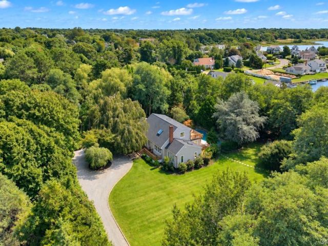  4 BR,  3.00 BTH &nbsp;Modern style home in Southampton