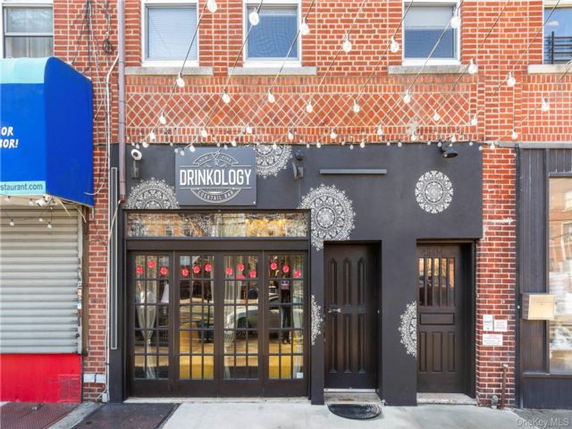 Studio,  0.00 BTH &nbsp;Commercial style home in Astoria