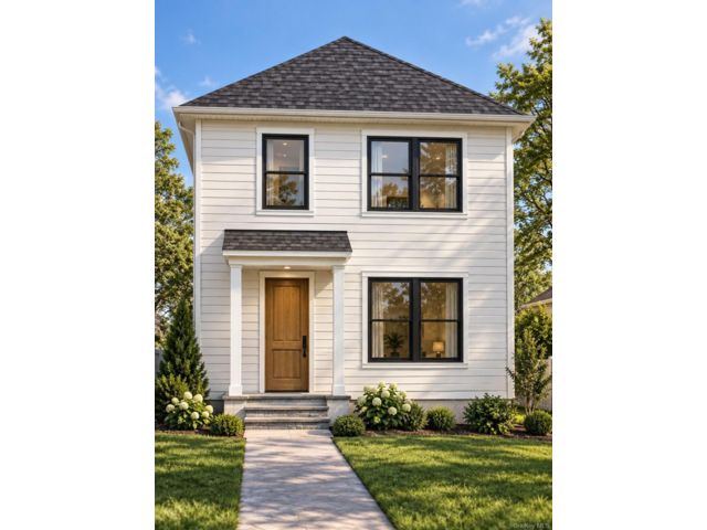  2 BR,  3.00 BTH &nbsp;Colonial style home in Ronkonkoma